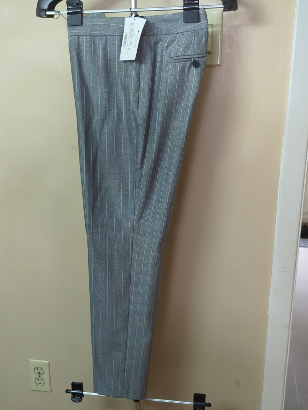 Jones New York Collection Petite Stripe pants in Gray Size